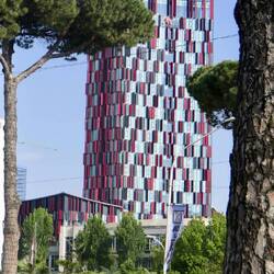 Das Marriott am/im Stadion Air Albania