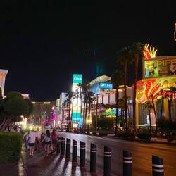 I know Piff! Shame we didn't get to see John van der Put's show!