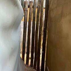 Beunruhigendes Detail: der Übergang zum Hygienebereich ist mehr als durchlässig