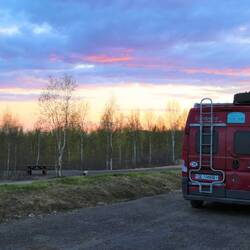 Mitternachts Sonne beim Polarkreis