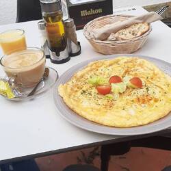 Stopped after a couple of km for breakfast - this is on the menu as scrambled eggs