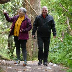 Unterwegs im Garten trifft man immer wieder bekannte Gesichter