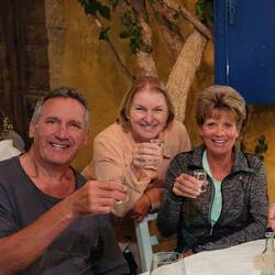 Στην υγειά σας! (Cheers mate!)