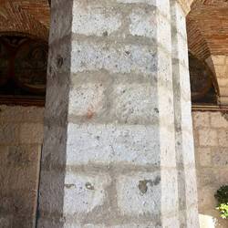 on pillar stone = 50 kg