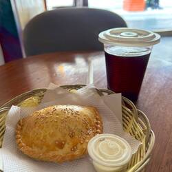Empanada de queso y Chicha