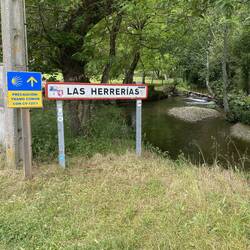 Arriving into this small foothill town of Herrerias de Valcarce.