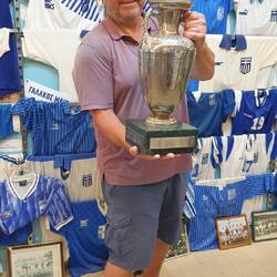 Der Pokal 🏆 wiegt 11 kg!