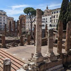 Largo di Torre Argentina, on March 15, 44BC, a group of senators stabbed Julius Caesar to death here