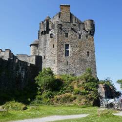 Imposant und noch völlig intakt und bis 1937 bewohnt