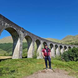 Stefan, unser Tourguide der uns an die schönsten Orte Schottlands führt, vor dem Glenfinnan Viadukt