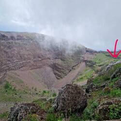 Das sind keine Wolken! Da raucht's raus... und es riecht nach Schwefel...