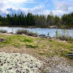 Schön gelegen am Fluss