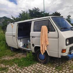 Wo-Mo Platz, etwas ungepflegt aber optimal für eine Dusche