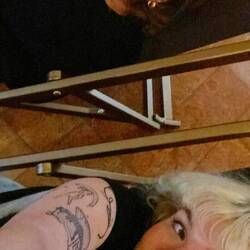 Liggstolar för att se på det vackra taket