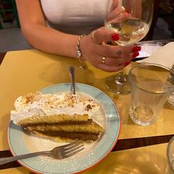 När vi bad om efterrätt visade hon oss till en tårtbuffe där vi fick välja vad vi ville ha