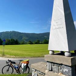 Alter Grenzstein auf dem Weg nach Klagenfurt