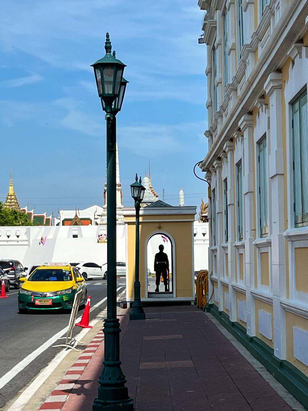 Approaching the palace grounds