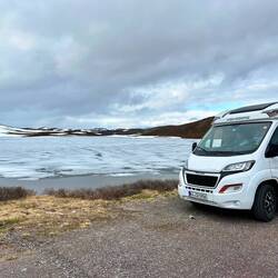 Pause auf 300 Hm, Seen sind noch gefroren