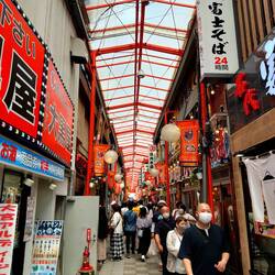 Das gesamte Omiya Viertel ist in Orange geschmückt, wie der Fussballverein ⚽️