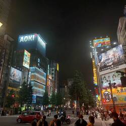 Akihabara Viertel ist das bekannte Elektronik- & Vergnügungsviertel 🕹🎮