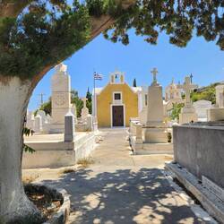 Cemetery in Oia
