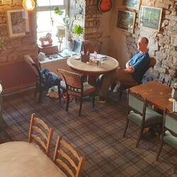 Fox hat sich im Pub noch nicht mal geregt, als das Essen kam.