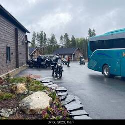 Eine Gruppe Spanier, die zum Nordkap wollen. Buen Viaje Compadres.