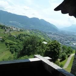 Blick vom Schloss Tirol zum Dorf Tirol
