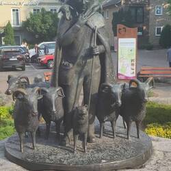 Im Hintergrund das Schild vom Heidschnuckenweg der auch noch auf meiner Liste steht.