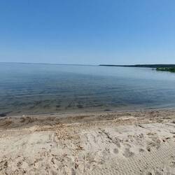 Hier und da, schöne Badebuchten mit Sandstrand!