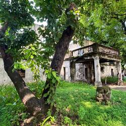 In Intromuras some buildings are abandoned
