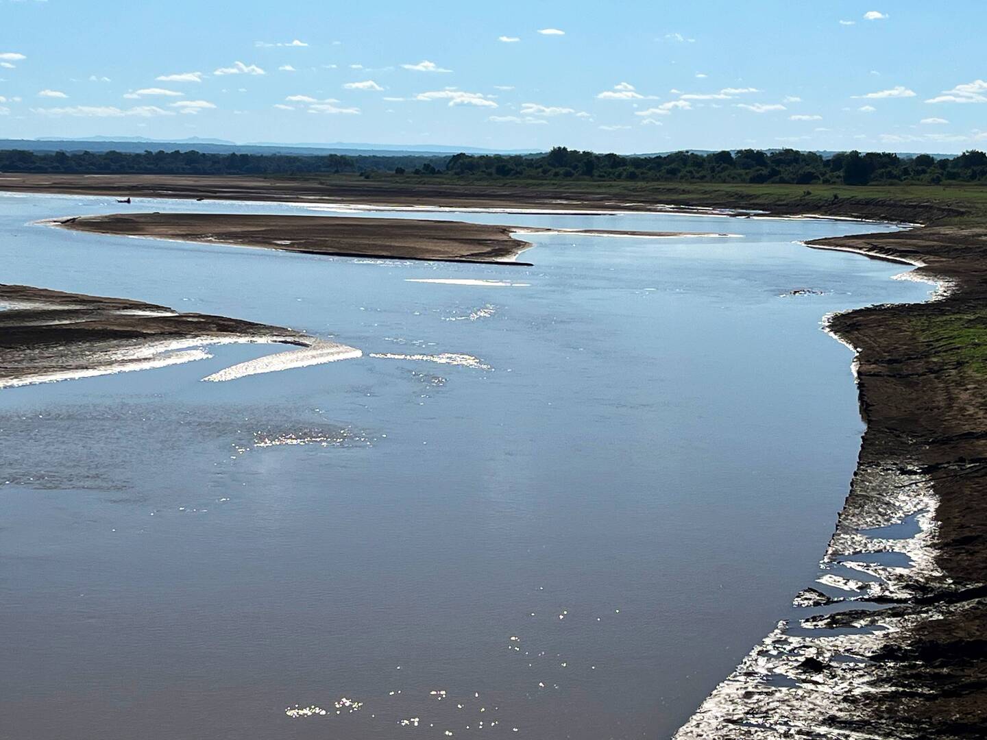 Der Luangwa. Am anderen Ufer der Nationalpark