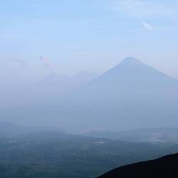 Die Vulkane: Fuego, Acatenango & Agua (von links nach rechts)
