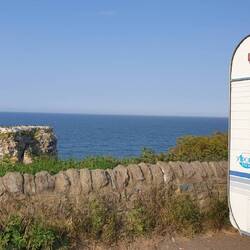 Hier parken wir heute Abend mit Aussicht auf das Meer 👌