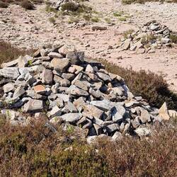 6 cairns within a 100 yards at this point on the ridge
