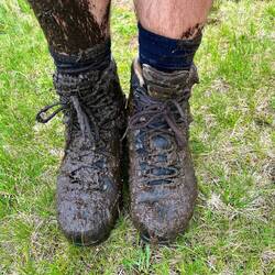 Es war etwas sumpfig und der Grasbüschel auf den ich getreten bin hat nachgegeben