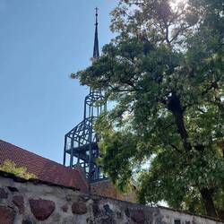 Verrückter Kirchturm in Rosov!