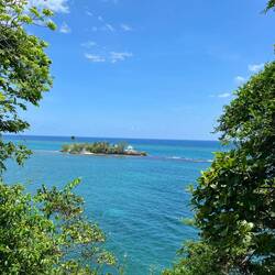 Anschienend sind uf dere Insle alli nackt. 😂