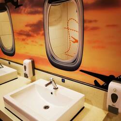 Spiegel am Flughafen in KL