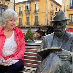 Ursula with artist Antonio Gaudí in León