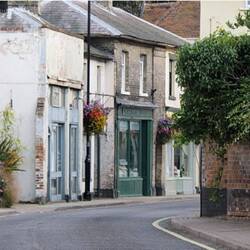 Den ältesten Teil der Dorfstraße.