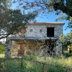 Hübsche und heruntergekommene Häuser