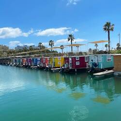 Hire a mobile houseboat