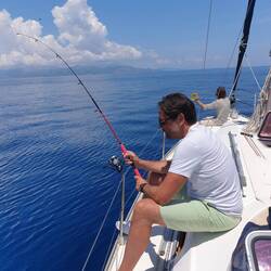 Zwei Freunde warten auf den großen Fang...