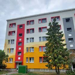 An den Häuserfronten....