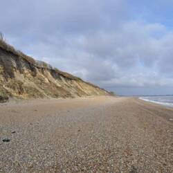 Der Strand, dem heute einiges an Land fehlt. Die ehemalige Stadt ist im Meer versunken 😪