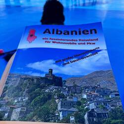 Wollte ich eigentlich heute Abend lesen, hatte aber keine Zeit 😉