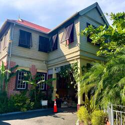 Da inne hed de Bob mit sinere Frau Rita Marley gläbt nachdem er in Trenchtown ufgwachse isch