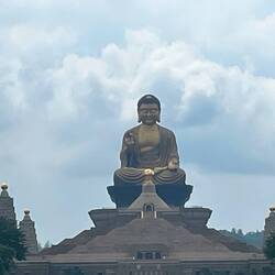 Fu guang Big Buddha (the head is 3 stories high)