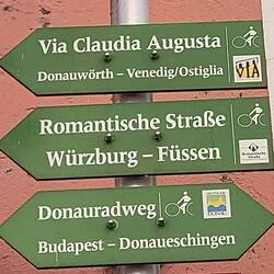 Ab jetzt wird dem oberen Symbol gefolgt.